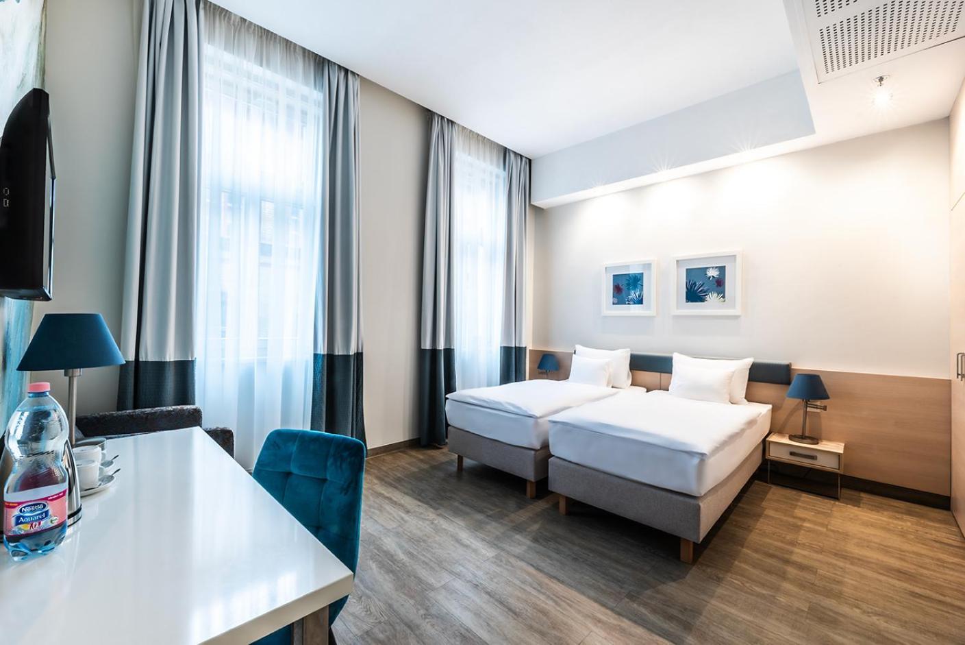 Hotel Atrium Fashion 4*